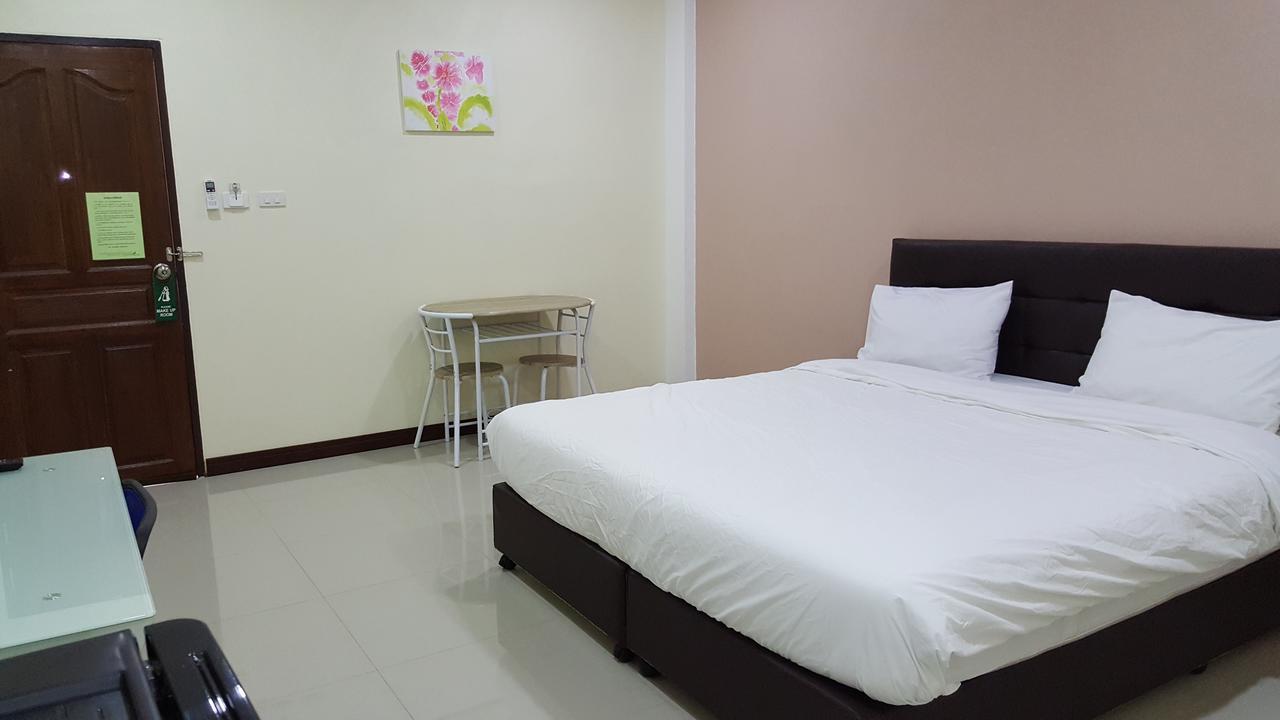 Charoensuk Grand Hotel Kabin Buri Exterior foto